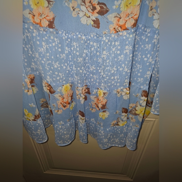 EST 1946 "Cato" Light Blue Floral V-Neck Tiered Peasant Top - Picture 5 of 9